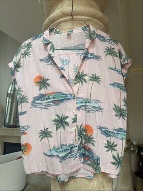 Old Navy Pink Tropical Palm Button-Up Top size Medium